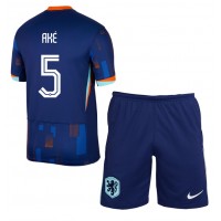 Camiseta Países Bajos Nathan Ake #5 Segunda Equipación Replica Eurocopa 2024 para niños mangas cortas (+ Pantalones cortos)